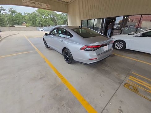 Used 2025 Honda Accord SE image 8