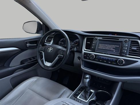 Used 2018 Toyota Highlander XLE AWD/4WD image 34