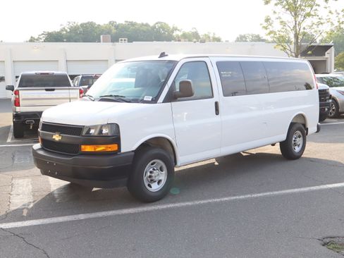 Used 2025 Chevrolet Express 3500 LS RWD image 5