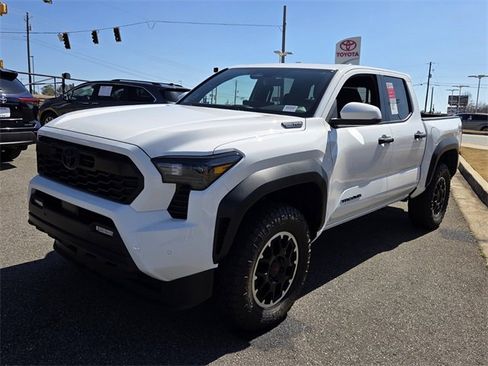 Used 2025 Toyota Tacoma TRD Off-Road w/ TRD Off Road Upgrade Package image 3