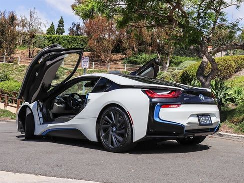 Used 2017 BMW i8 image 3