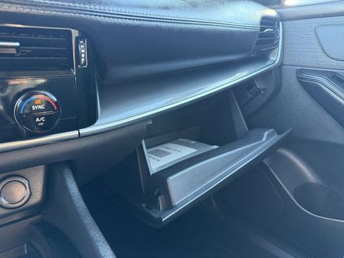 Used 2022 Nissan Rogue SV image 26