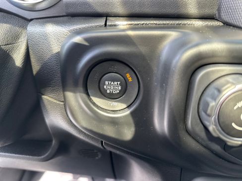 Used 2020 Jeep Wrangler Unlimited Sahara w/ Uconnect 4C Nav & Sound Group AWD/4WD image 31