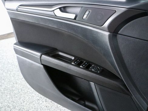 Used 2018 Ford Fusion SE w/ Equipment Group 201A FWD image 21