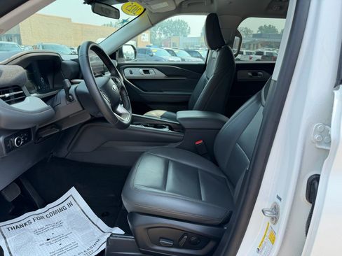Used 2025 Ford Explorer Active w/ Active Comfort Package AWD/4WD image 8