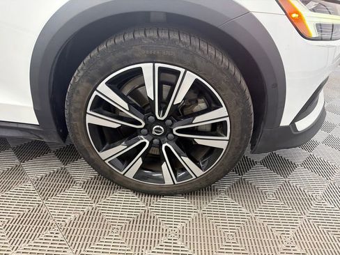 Used 2020 Volvo V60 T5 Cross Country image 14