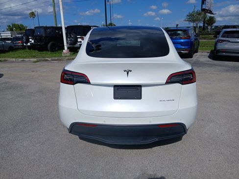Used 2021 Tesla Model Y Long Range AWD/4WD image 5