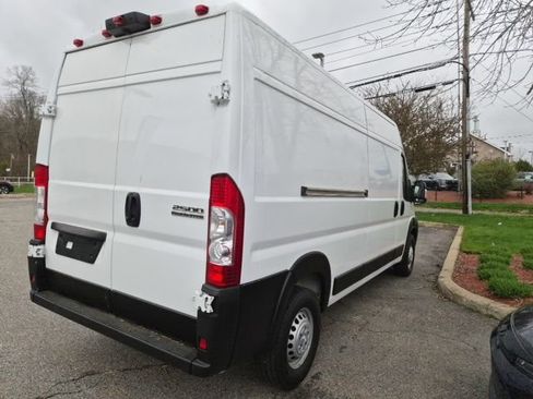 Used 2025 RAM ProMaster 2500 w/ Convenience Group FWD image 8