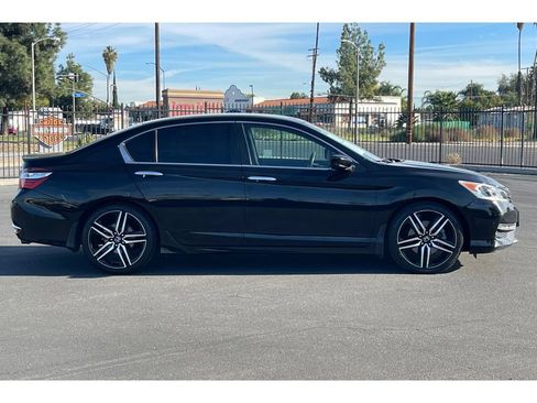 Used 2017 Honda Accord Sport image 8