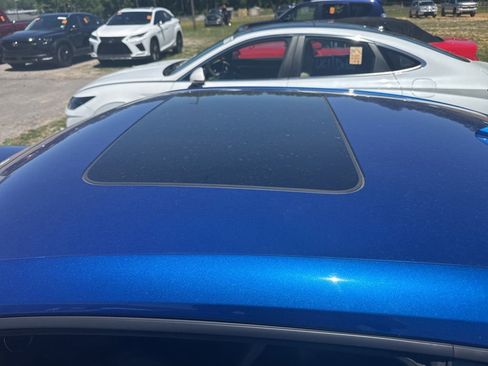 Used 2018 Chevrolet Camaro LT RWD image 7