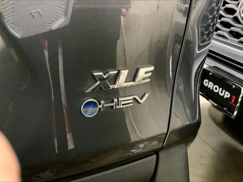 Used 2025 Toyota RAV4 XLE AWD/4WD image 10
