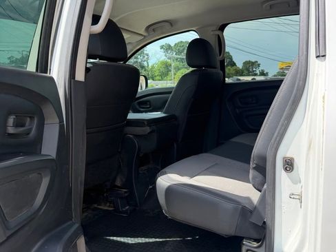 Used 2018 Nissan Titan S RWD image 9