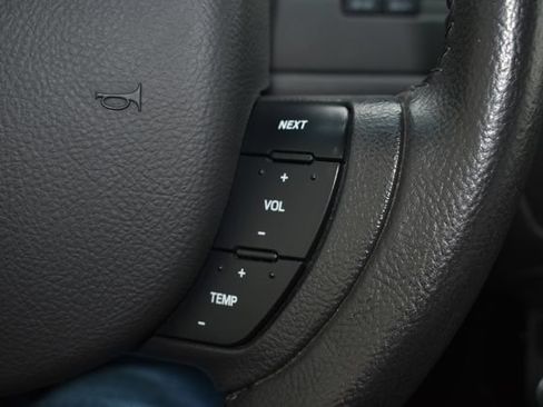 Used 2008 Lincoln Town Car Executive RWD image 24