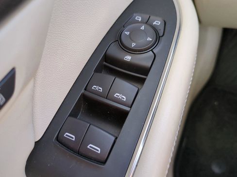 Used 2021 Buick Envision Avenir w/ Technology Package II image 16