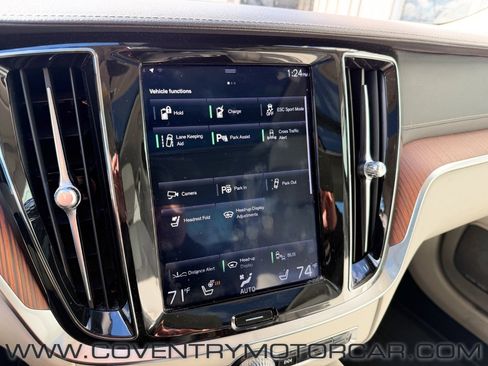 Used 2019 Volvo S60 T8 Inscription image 19