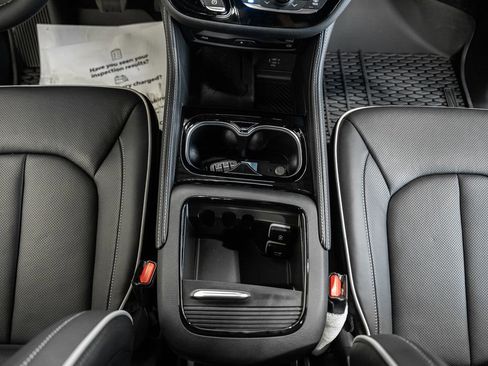 New 2026 Chrysler Pacifica Limited AWD/4WD image 27