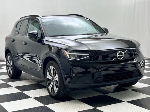 Used 2023 Volvo XC40 Recharge Plus image 2