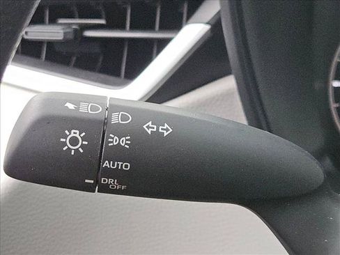 Used 2025 Toyota Corolla LE FWD image 12