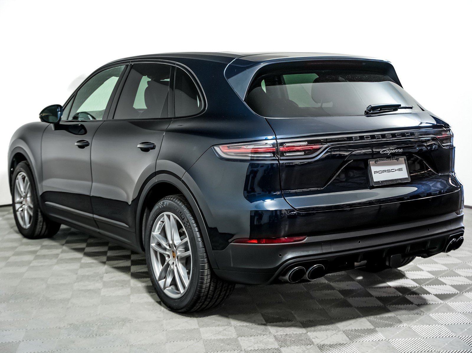 Certified 2023 Porsche Cayenne AWD/4WD image 3