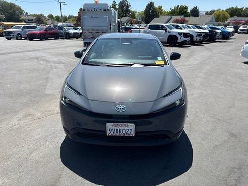 Used 2025 Toyota Prius LE FWD image 4