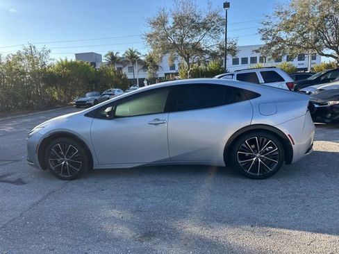 Used 2024 Toyota Prius XLE image 6