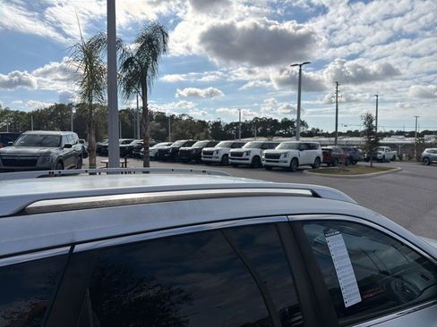 Used 2018 Nissan Rogue SV w/ Premium Package image 11