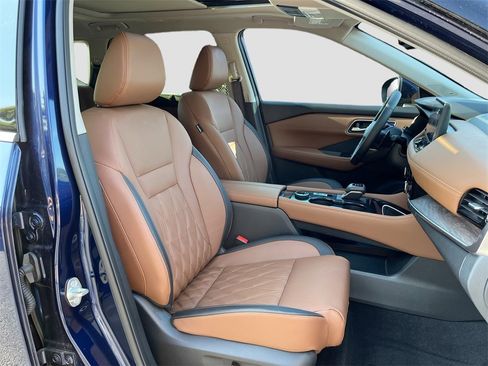 Used 2025 Nissan Rogue Platinum w/ Tech Package image 24