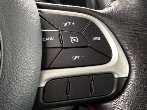 Used 2017 Jeep Renegade Trailhawk AWD/4WD image 27