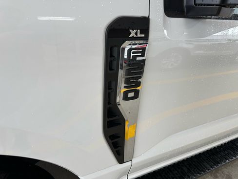 New 2026 Ford F250 XL w/ XL Chrome Package image 4