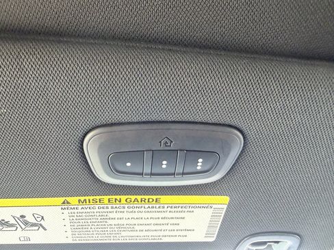 Used 2022 Chrysler Pacifica Touring FWD image 12