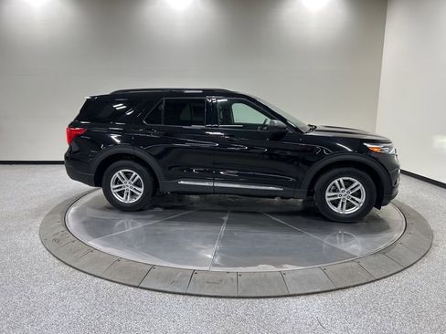 Used 2023 Ford Explorer XLT w/ Equipment Group 202A image 4