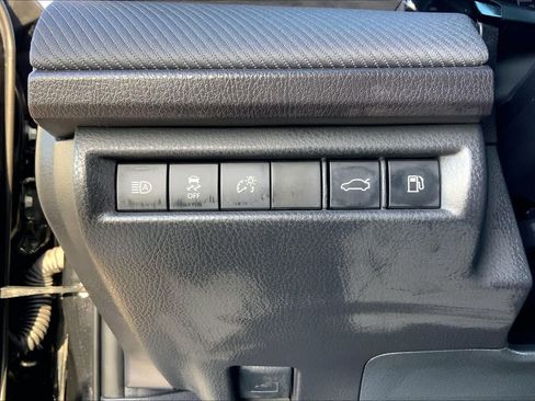 Used 2025 Toyota Camry SE w/ Convenience Package FWD image 33