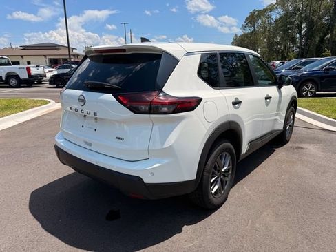 Used 2024 Nissan Rogue S AWD/4WD image 12