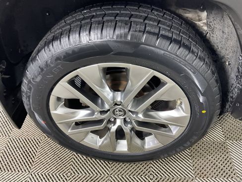 Used 2019 Toyota RAV4 XLE Premium w/ Cold Weather Package AWD/4WD image 10