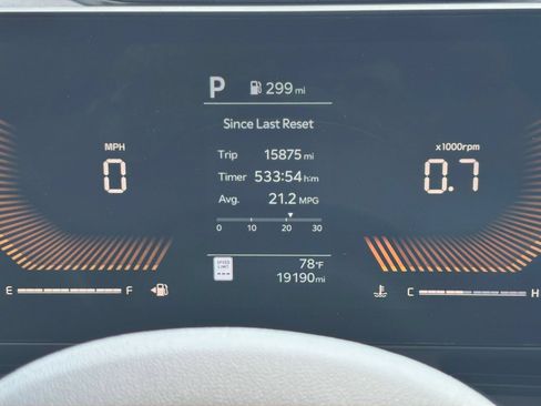 Used 2026 Kia Carnival FWD image 38