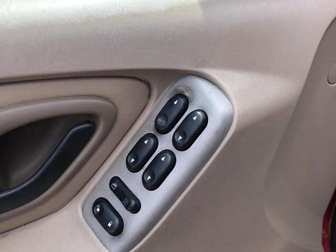 Used 2005 Ford Escape XLT image 13