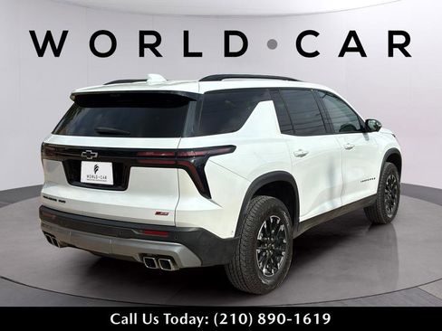 Used 2024 Chevrolet Traverse Z71 w/ Enhanced Driving Package AWD/4WD image 17