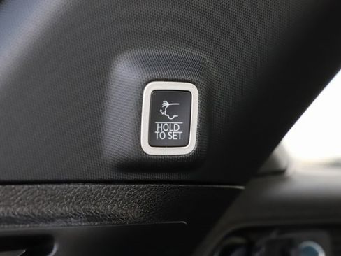 New 2025 Jeep Grand Cherokee Altitude image 8