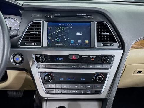 Used 2015 Hyundai Sonata Limited w/ Option Group 05 FWD image 13