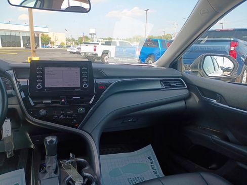 Used 2021 Toyota Camry SE FWD image 12