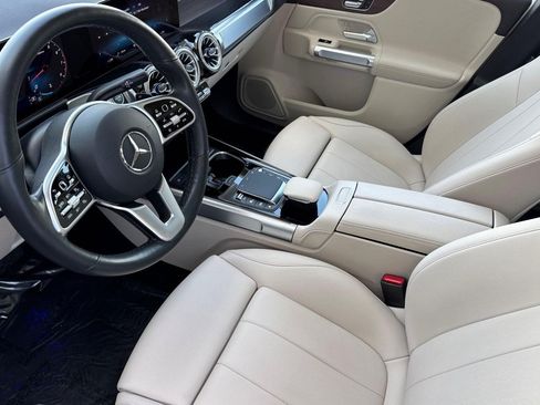 Used 2023 Mercedes-Benz GLB 250 4MATIC image 4