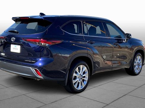 Used 2025 Toyota Highlander Limited image 11