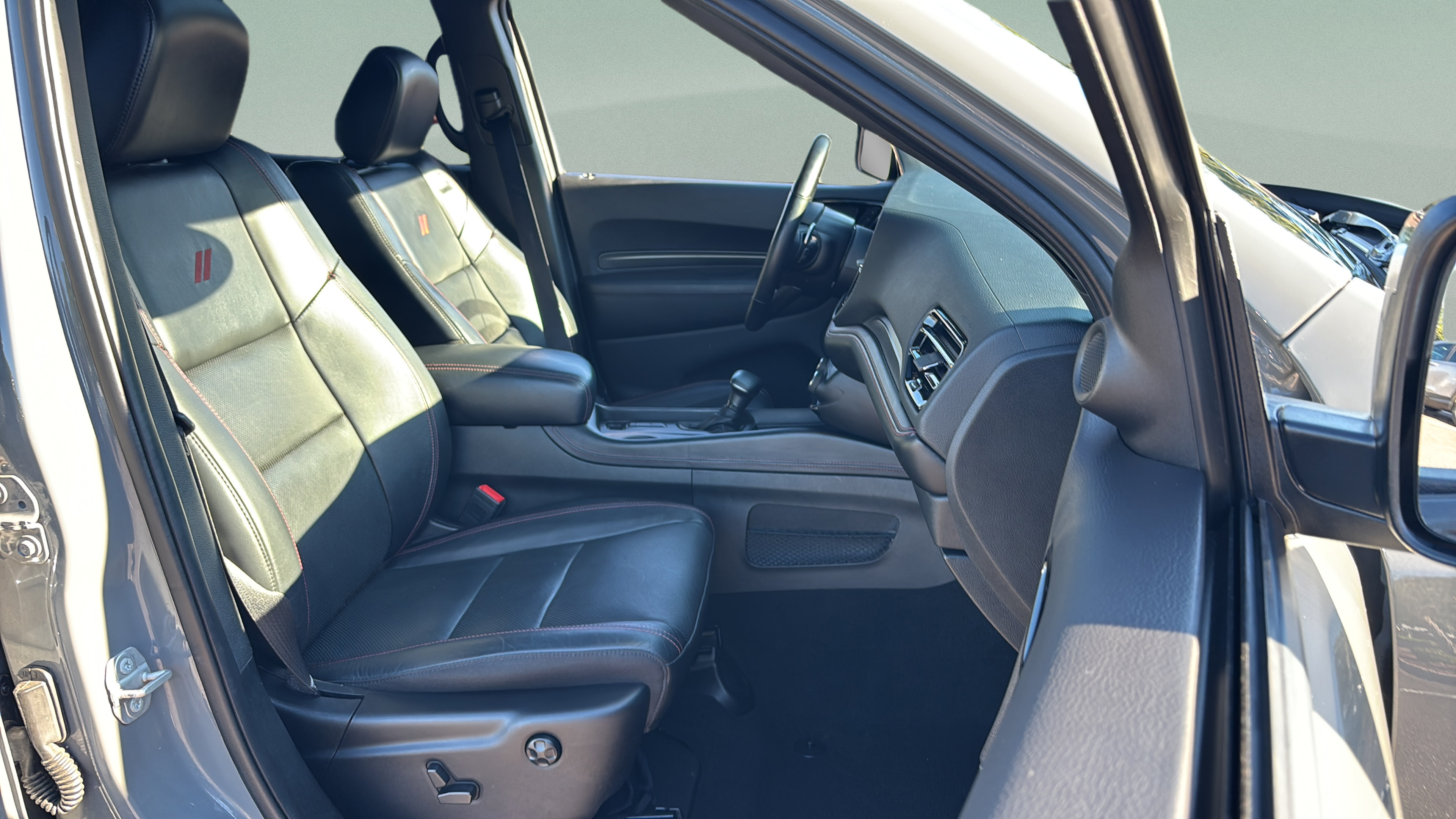Used 2022 Dodge Durango R/T w/ Blacktop Package AWD/4WD image 17