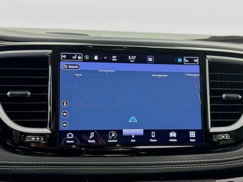 Used 2023 Chrysler Pacifica Limited image 13