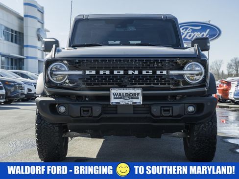 Used 2025 Ford Bronco Badlands image 2
