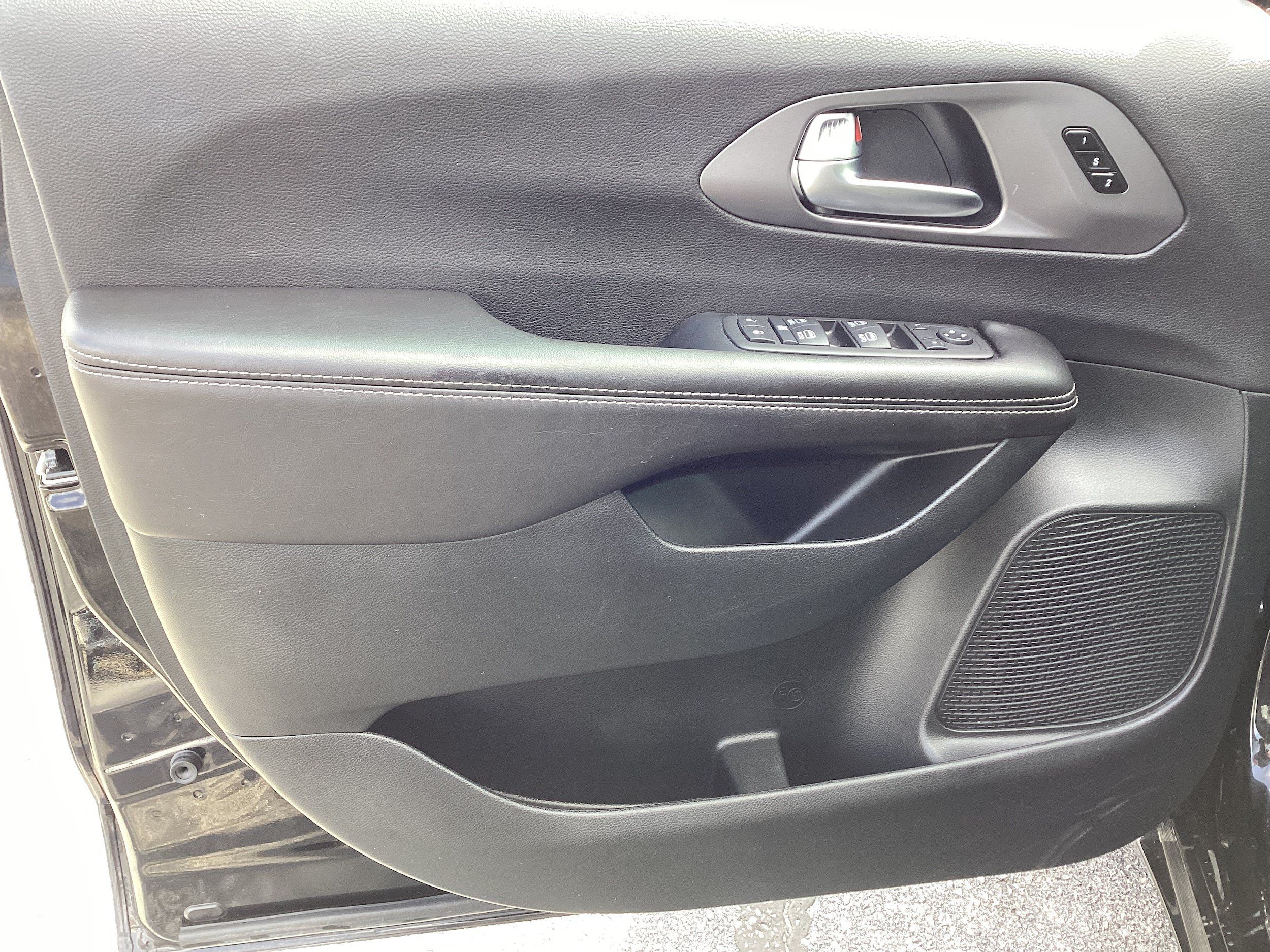 Used 2026 Chrysler Pacifica Select FWD image 17
