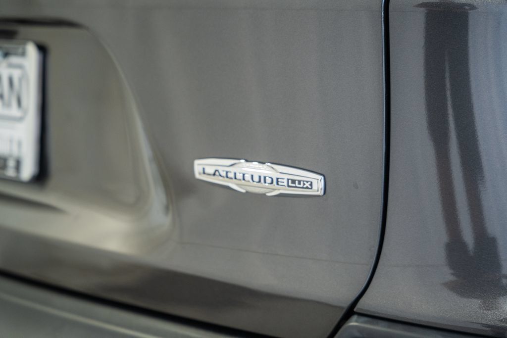 Certified 2022 Jeep Cherokee Latitude Lux AWD/4WD image 8