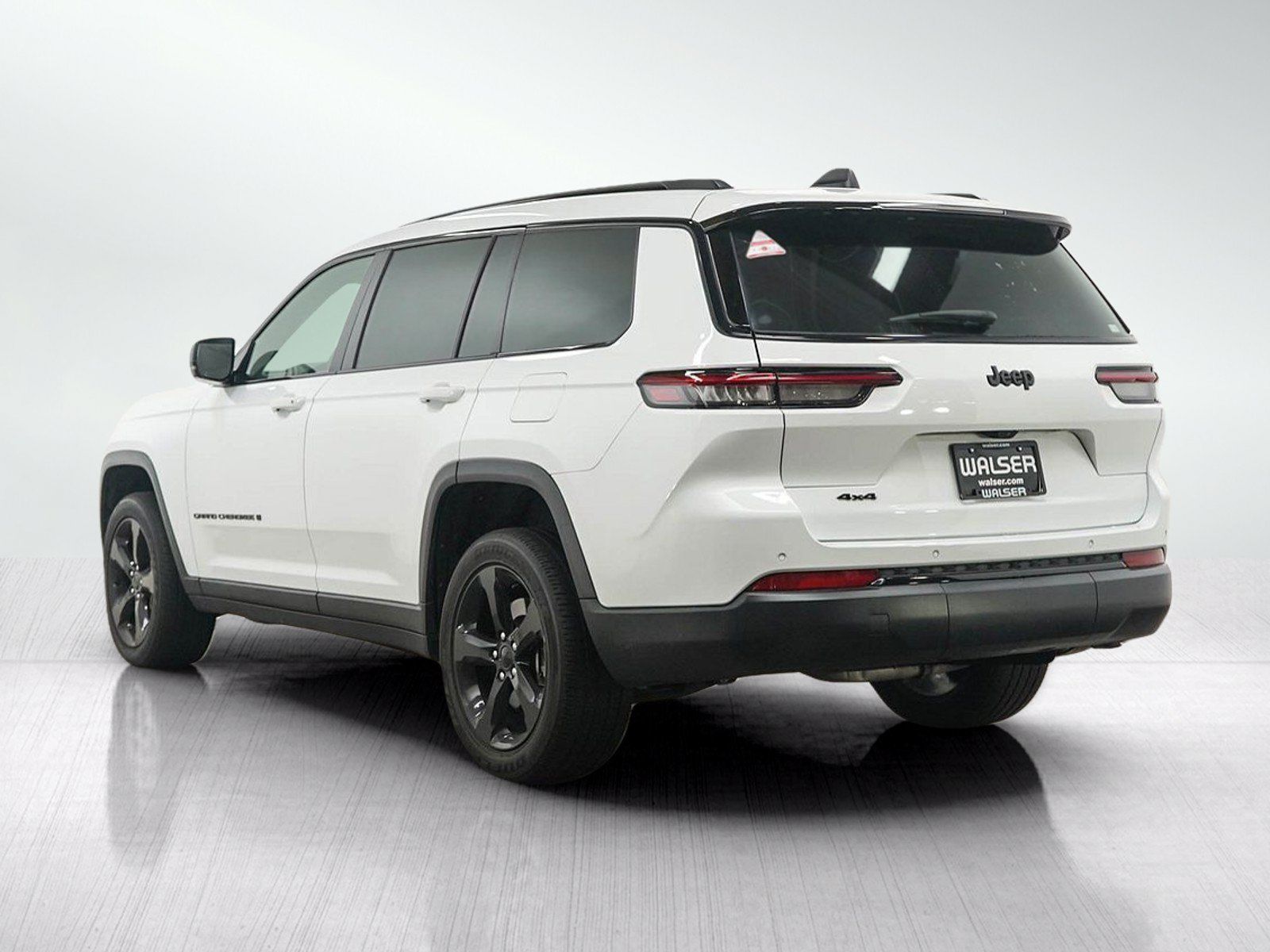 Used 2023 Jeep Grand Cherokee L Laredo AWD/4WD image 4