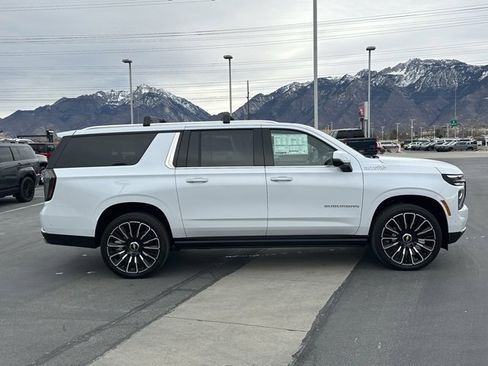 New 2026 Chevrolet Suburban High Country image 32