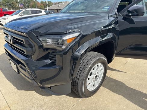 Used 2025 Toyota Tacoma SR image 2